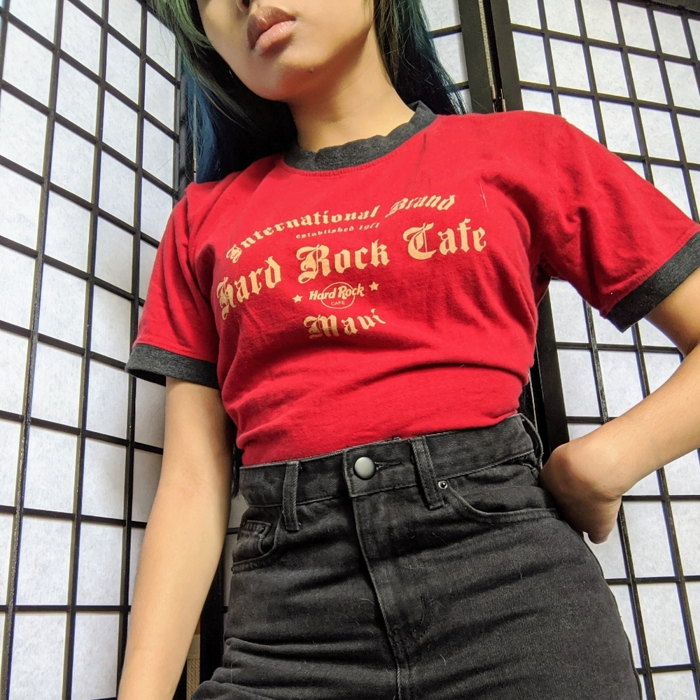 ♥️Hard Rock Café o-neck with black trim top♥️